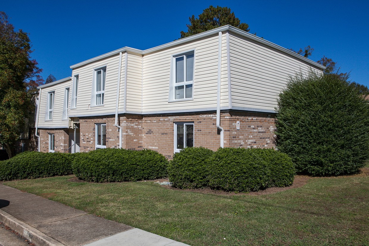 Gallery South of Maple Apts